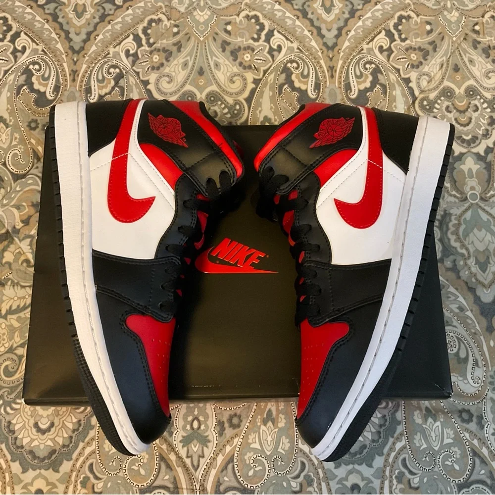 New Air Jordan 1 MID Bred Toe 554724-079 Mens Sz 8.5